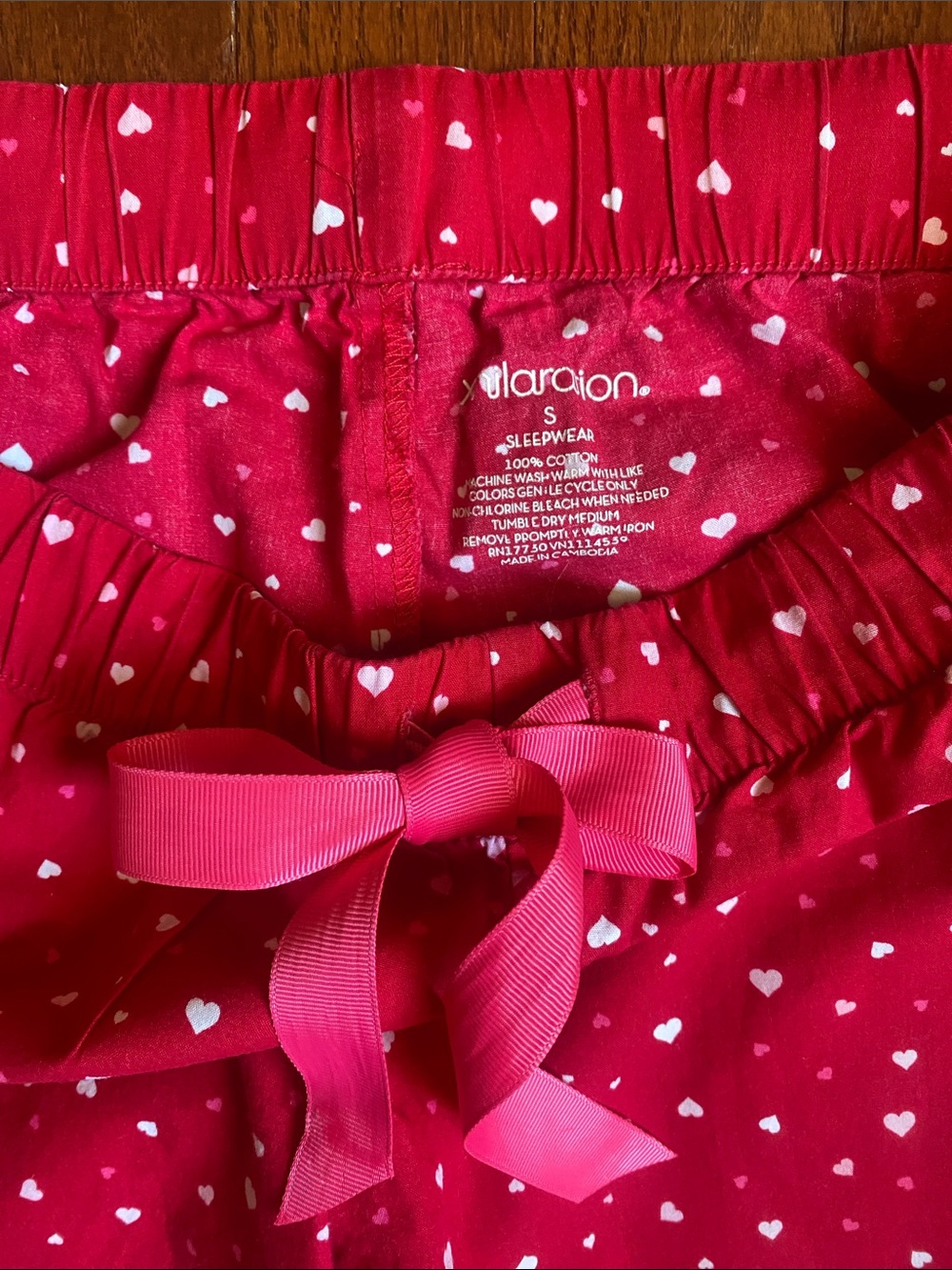 Xhilaration Red with Hot Pink & White Heart Print Pajama Capris - Picture 2 of 7